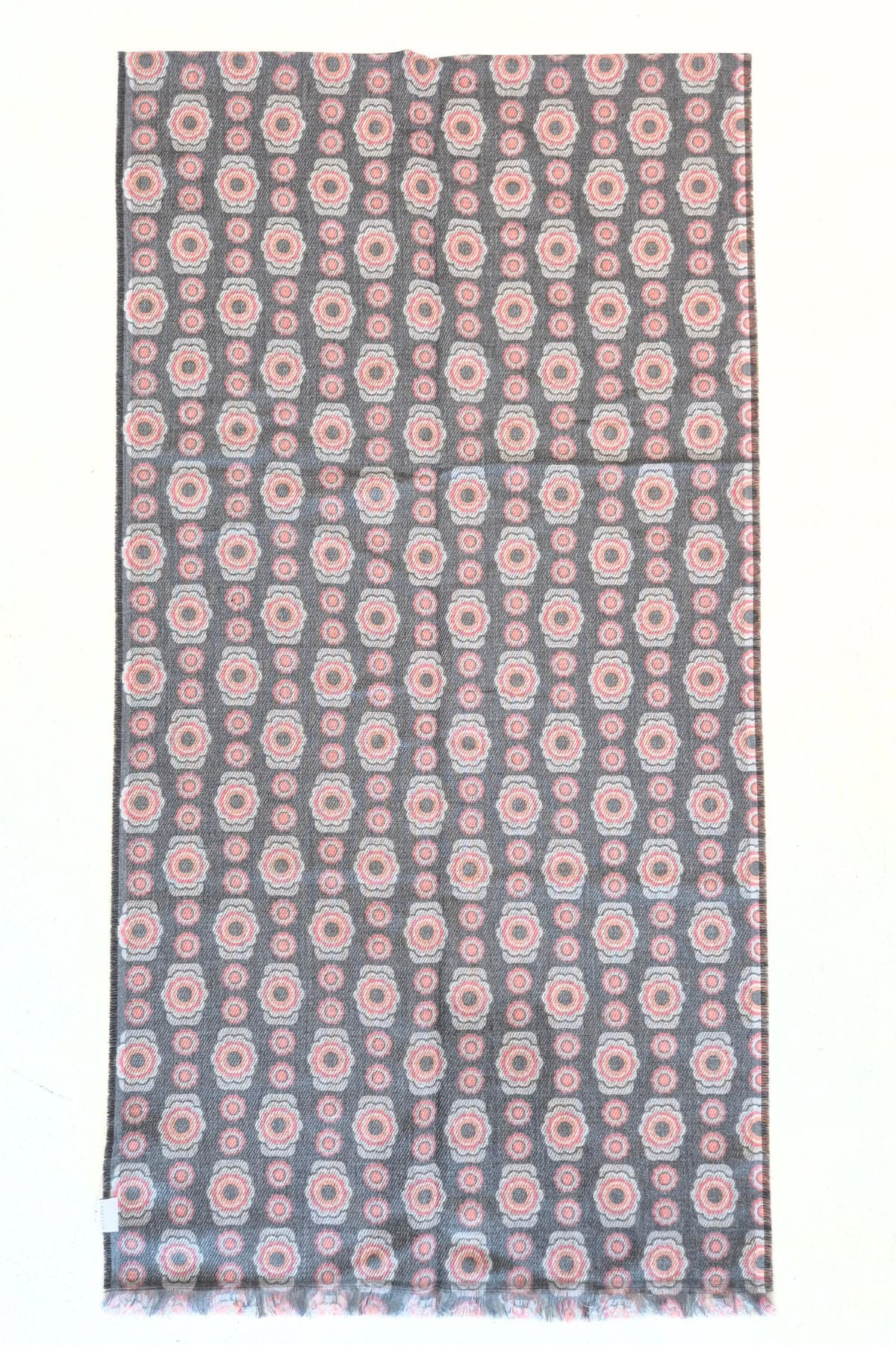 Harmaan kaulaliinan oranssin sävyinen ornamenttikuosi