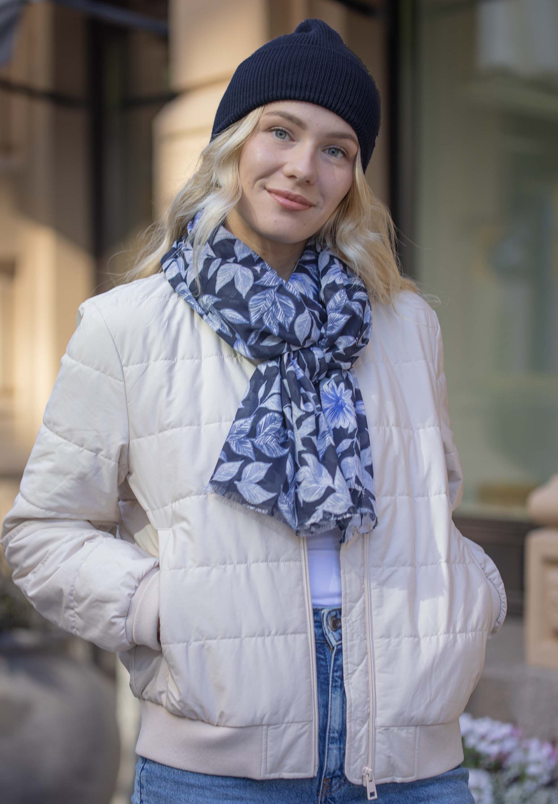 Mallilla Rilia beanie t.sininen ja Capri-puuvillahuivi navy