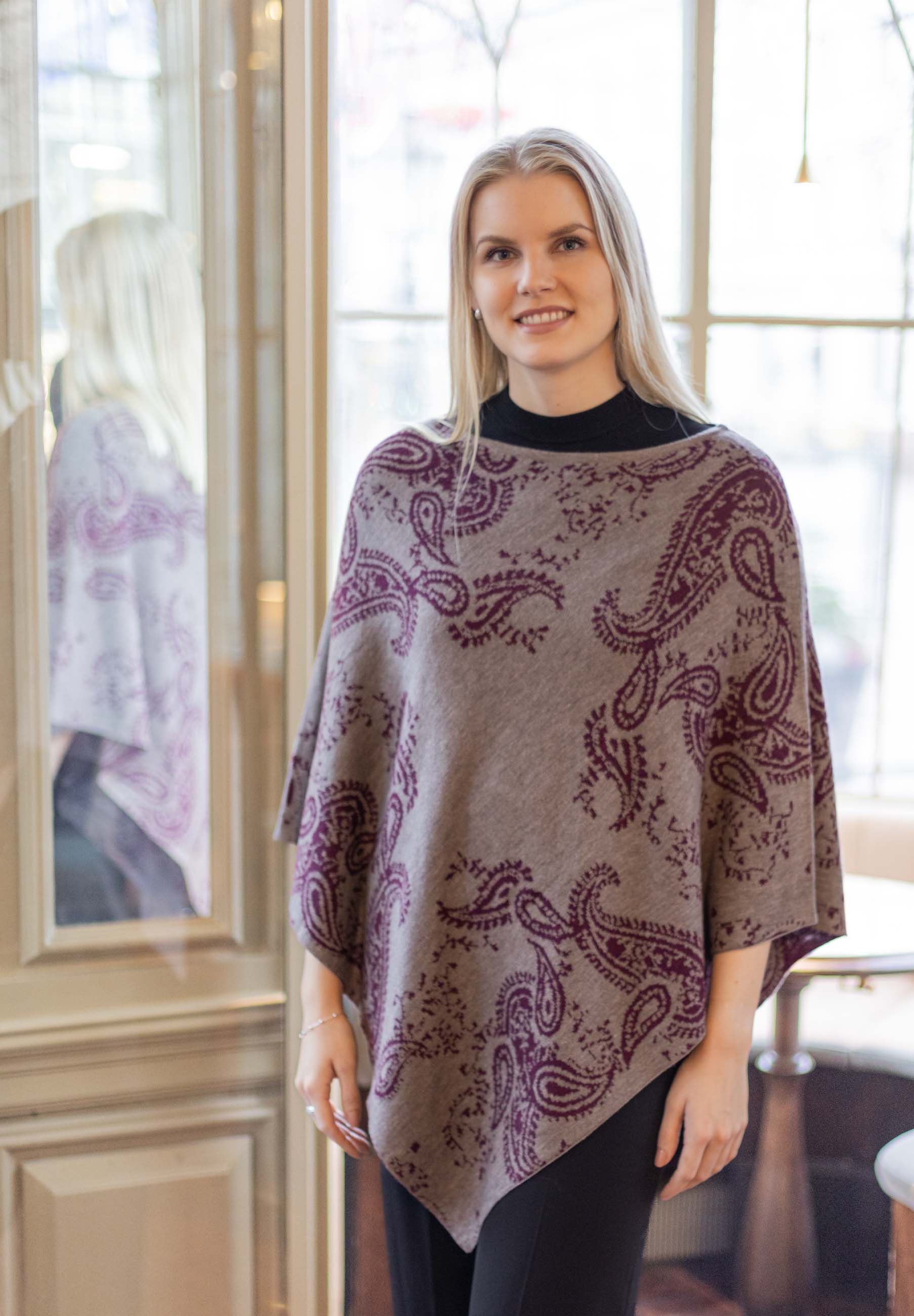 AW26 Emira poncho
