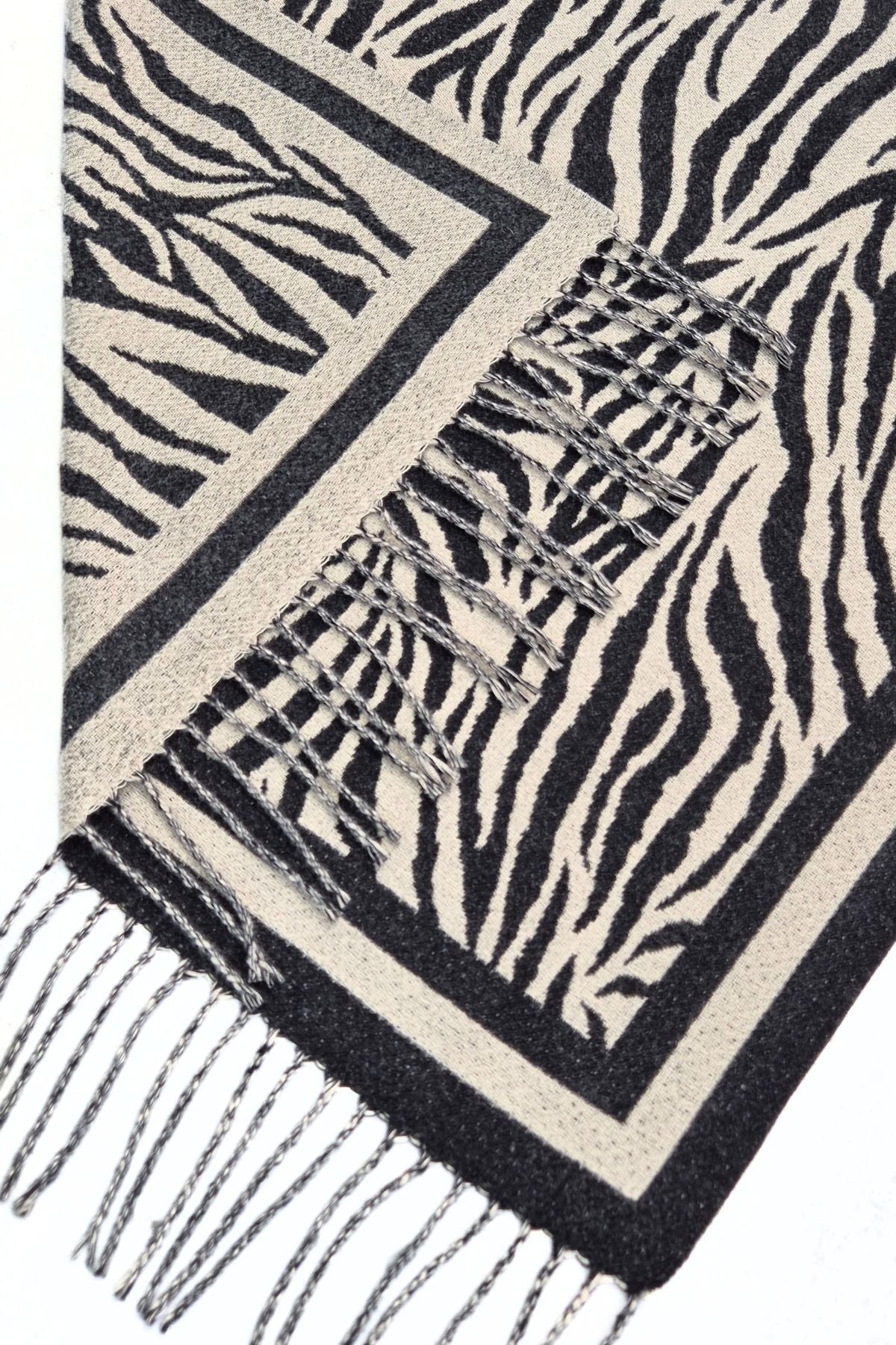 AW26 Geena knitted scarf