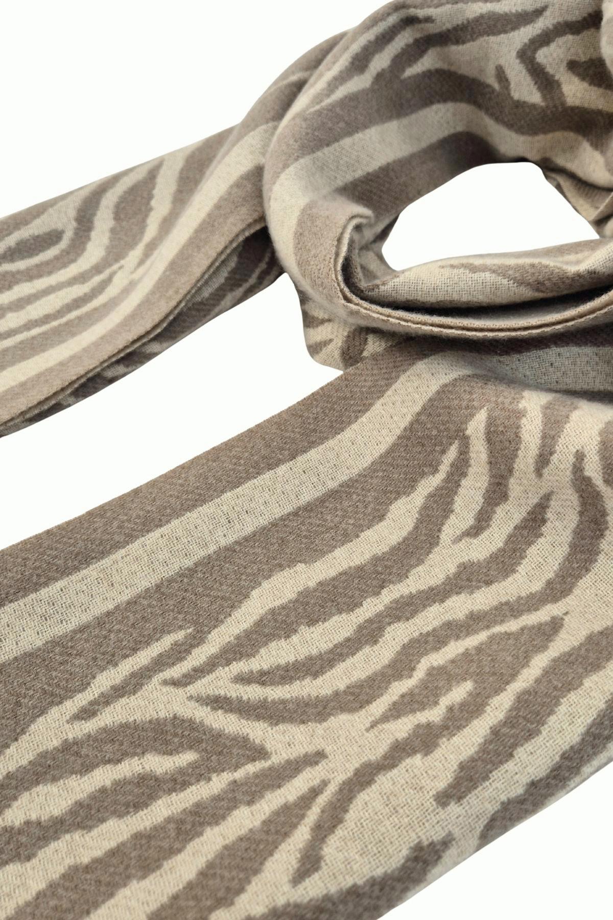AW26 Geena knitted scarf