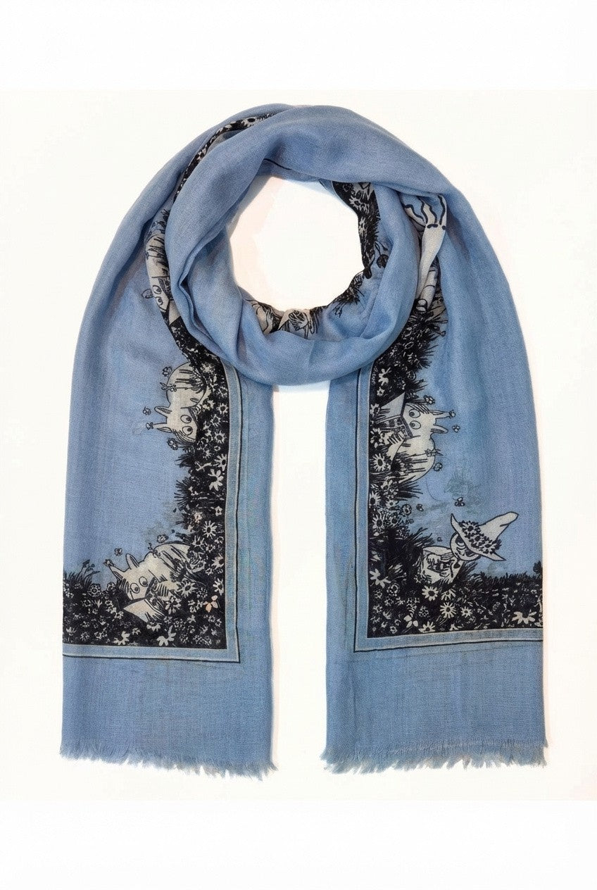 Vaaleansininen Muumi kaulahuivi Kesäpäivä-kuosilla, raikas ja värikäs