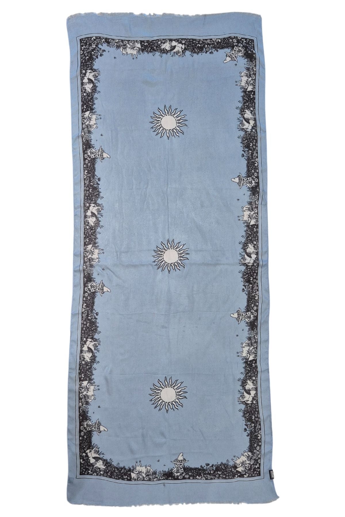 Muumi kaulahuivi Kesäpäivä-kuosilla tasolla, vaaleansininen kevyt huivi