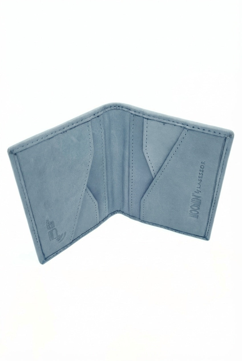 Vaaleansininen Muumi korttikotelo avattuna, tilaa korteille