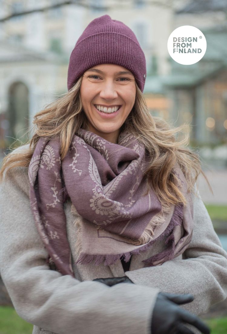 Mallilla Rilia beanie luumu ja Veda-kaulahuivi