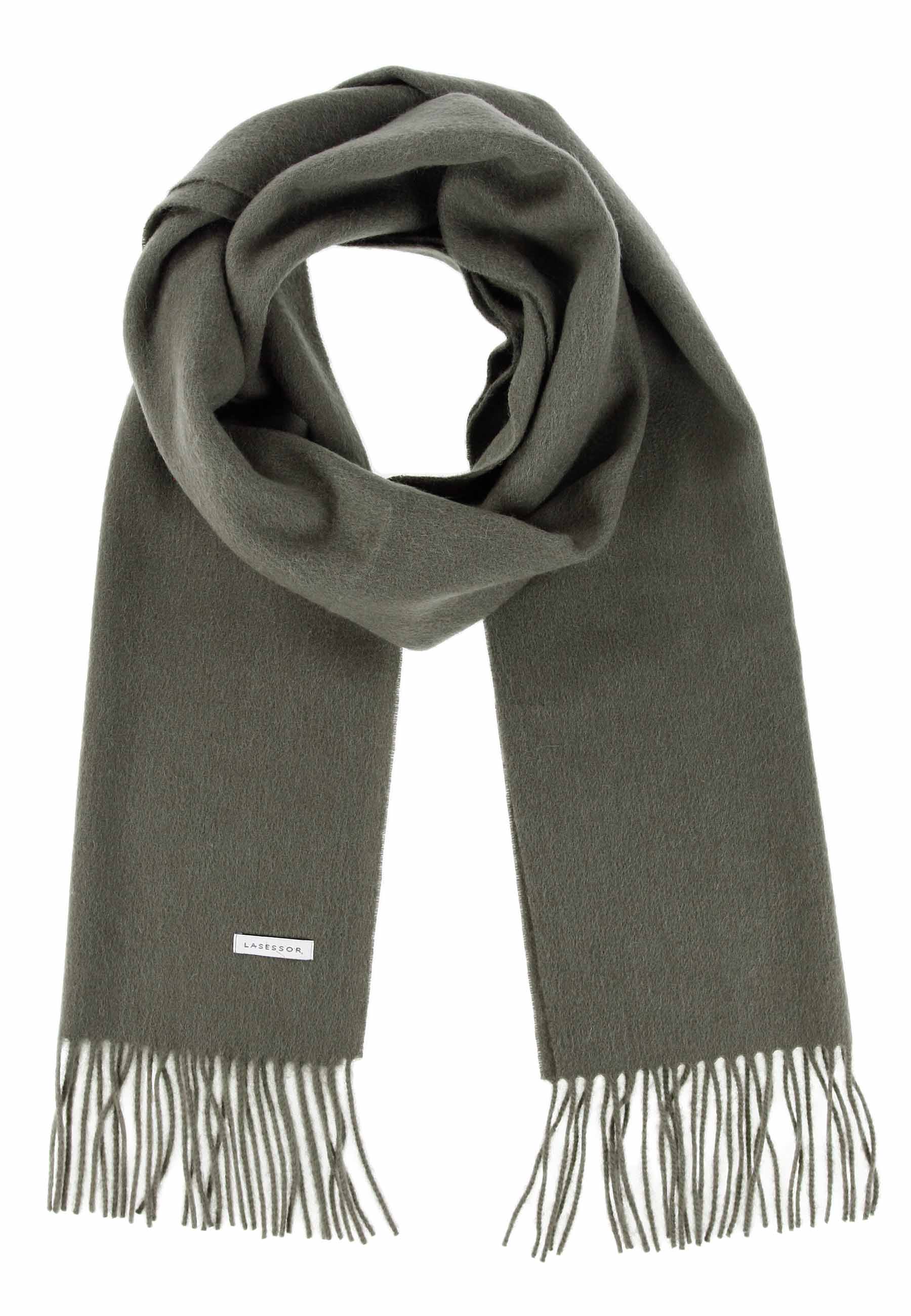 Oliivin värinen huurre villakaulahuivi kuvattuna edestä valkoisella taustalla.