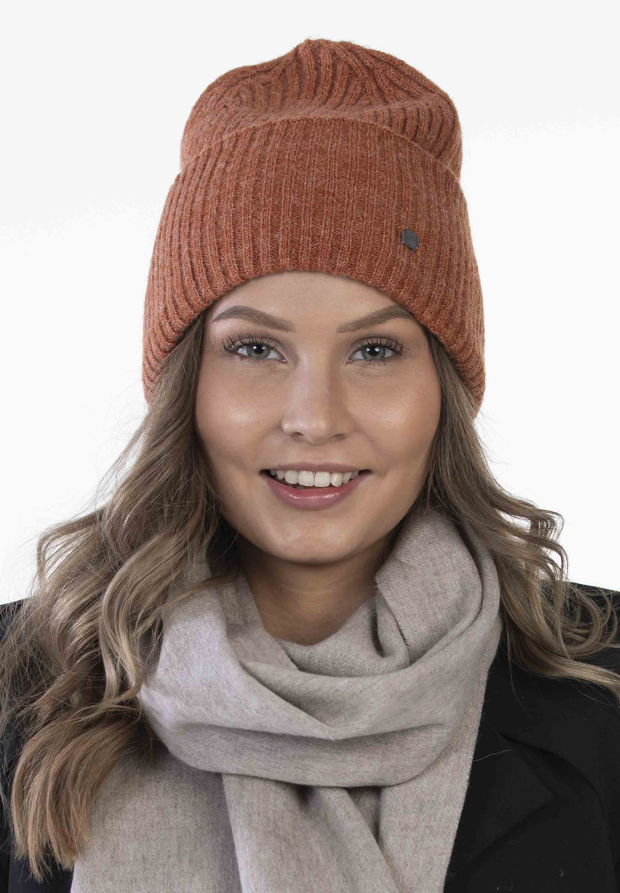 Emmi neulepipo oranssi mallilla edestä Lasessor kotimainen asuste