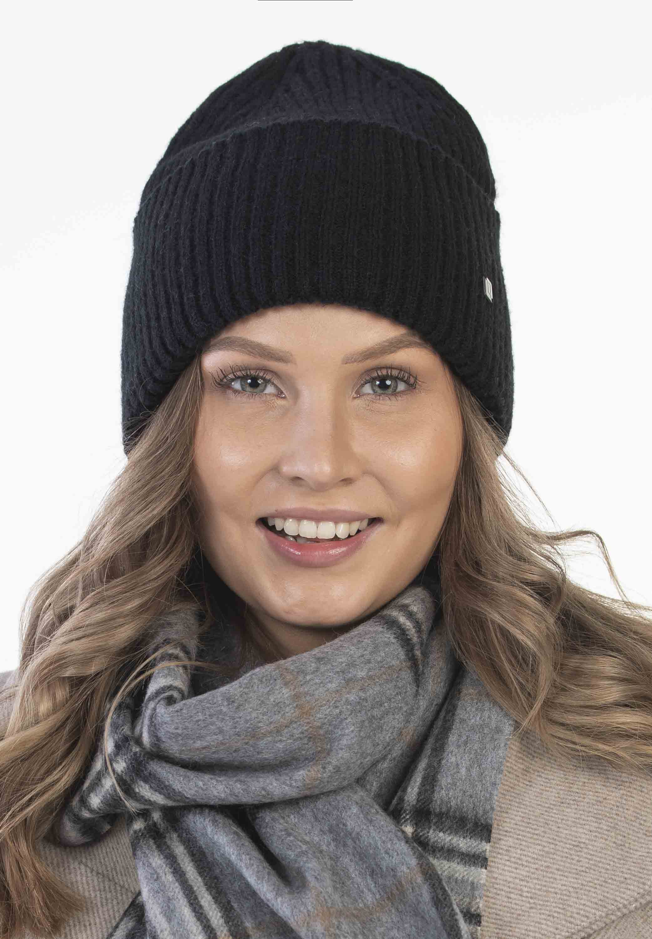 Emmi pipo musta mallilla edestä Lasessor kotimainen asuste