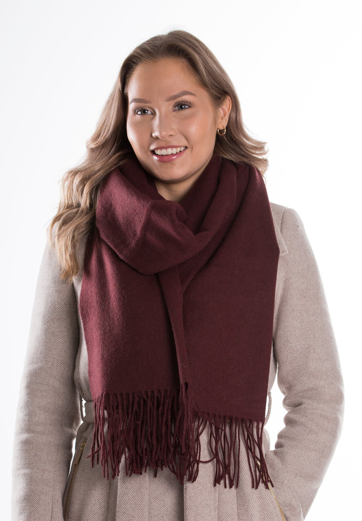 kuura villakaulahuivi hapsut lasessor kotimainen kaulassa naisella asuste viininpunainen