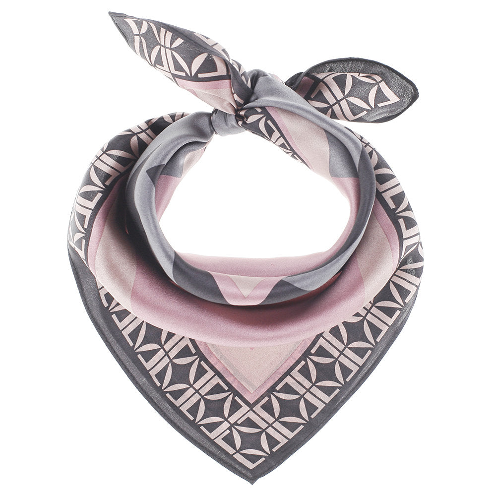 LA Adria -silkkihuivi 53x53cm rosa flat lay solmulla - Lasessor