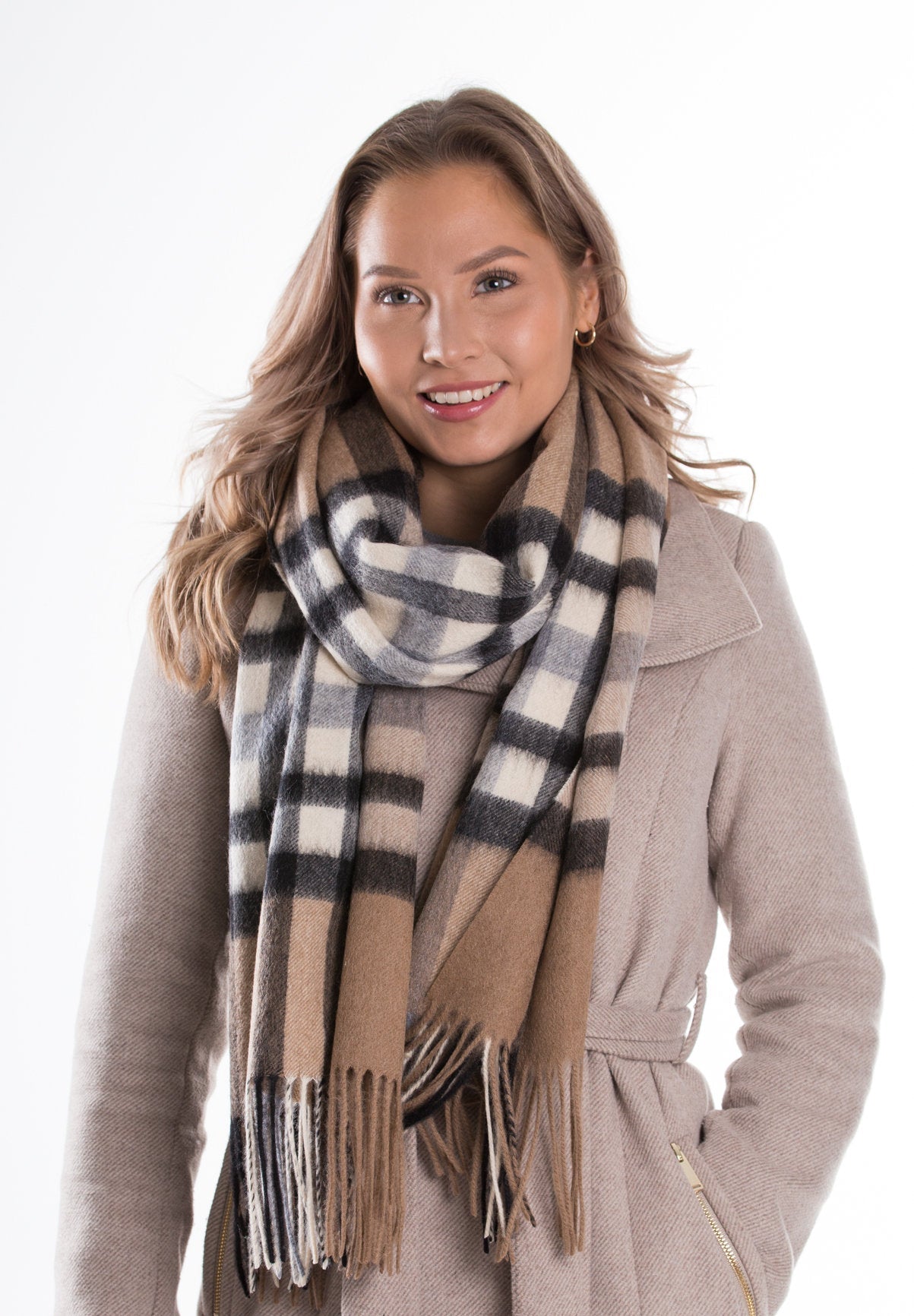 vega villakaulahuivi huivi asuste scarf ruutuhuivi ruutukuosi kotimainen suomalainen lasessor asusteet accessories beige