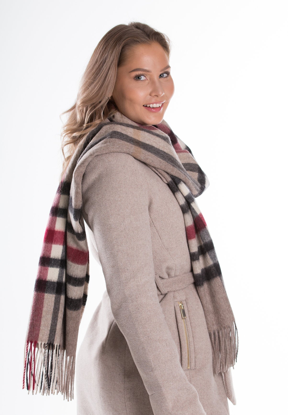 vega villakaulaliina kaulahuivi huivi asuste scarf ruutuhuivi ruutukuosi kotimainen suomalainen lasessor asusteet accessorie tuotekuva