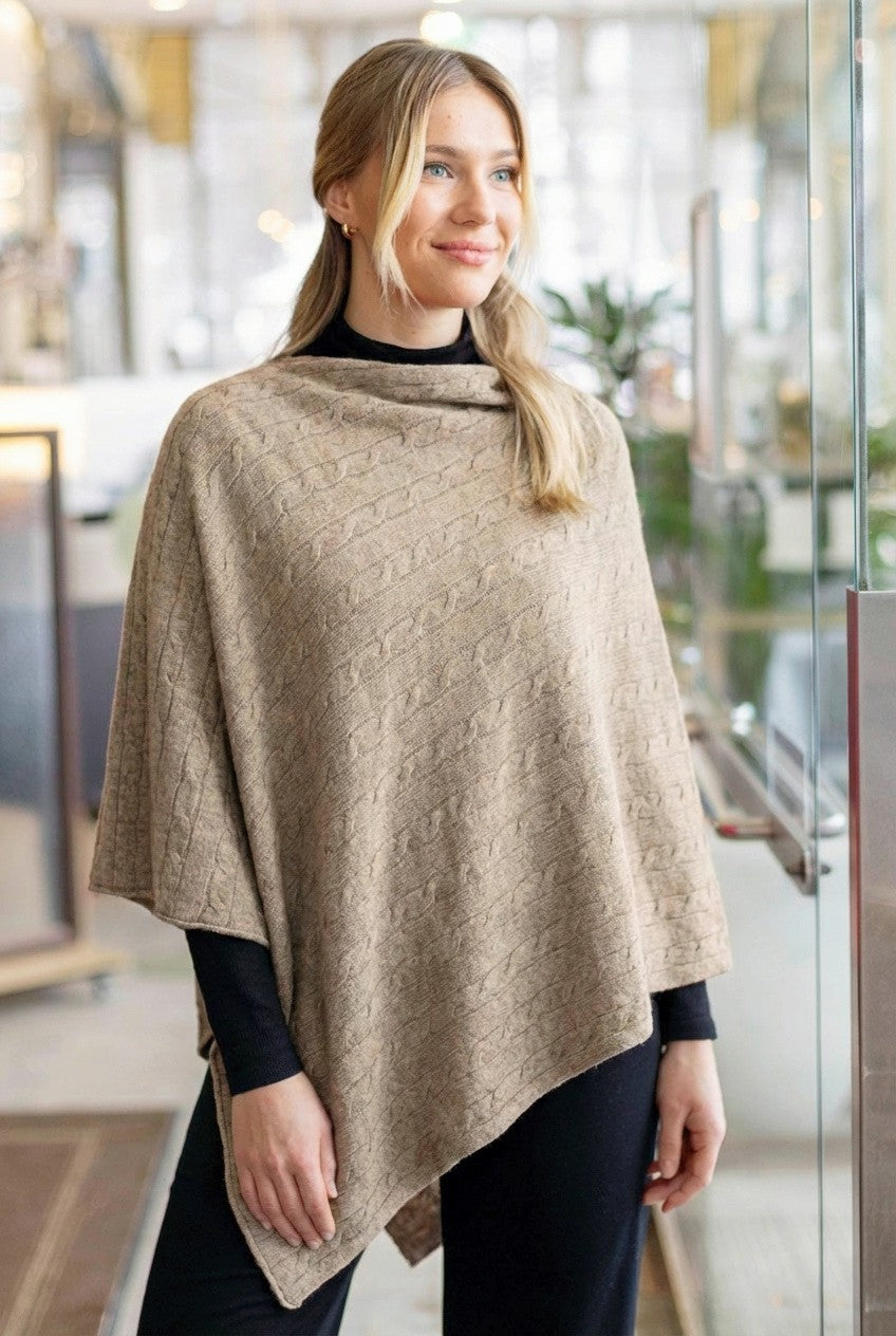 Diva -palmikkoponcho