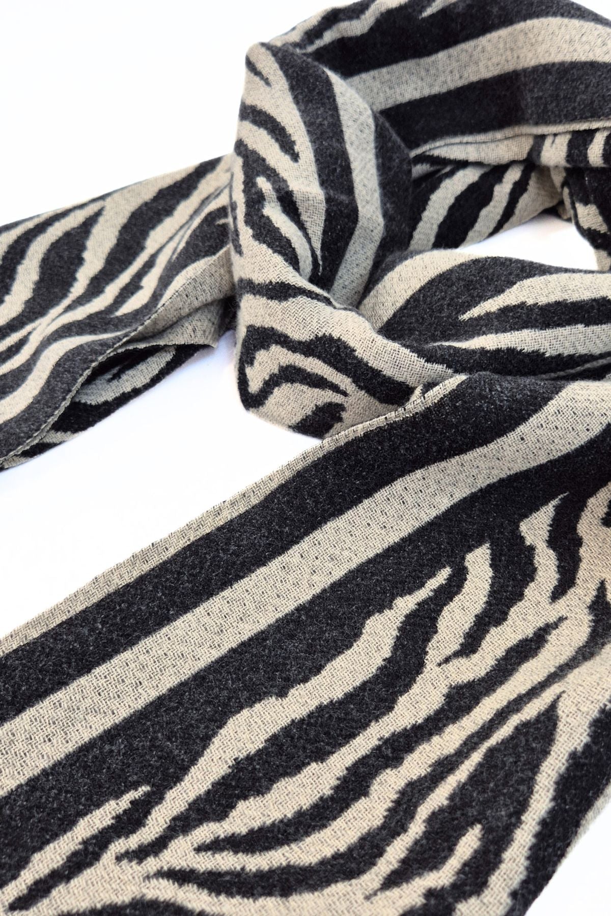 AW26 Geena knitted scarf