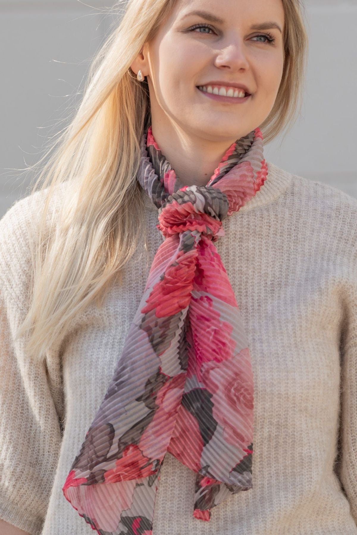 Helka -pliseerattu kaulahuivi