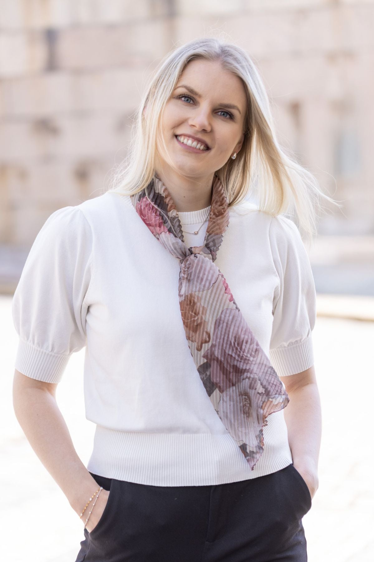 Helka -pliseerattu kaulahuivi