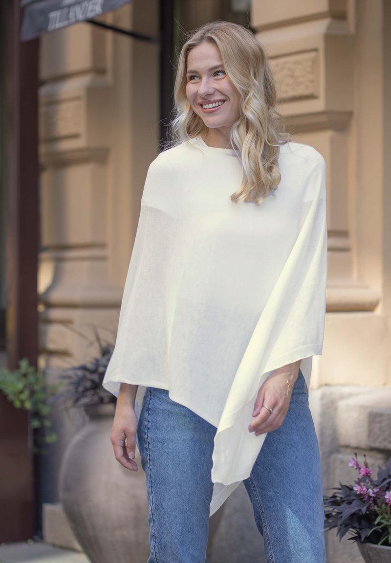 Image of model wearing Juolas Poncho in color white