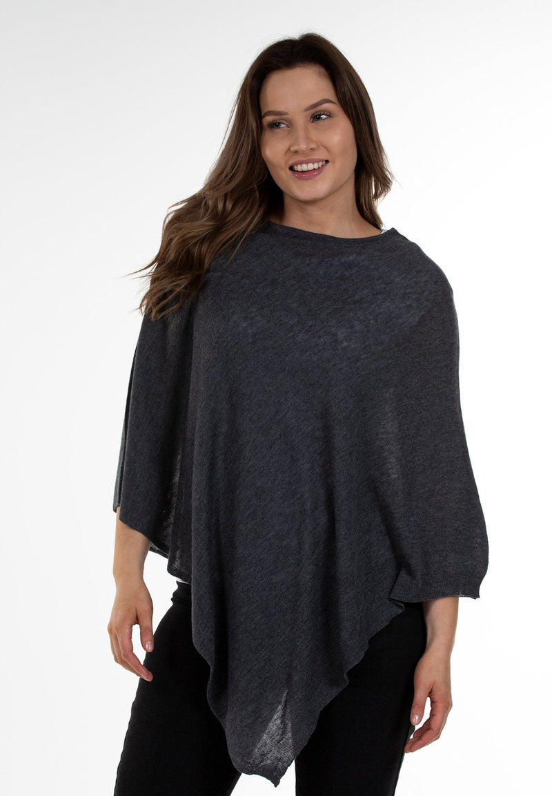 Image of a model wearing Juolas Poncho in dark grey