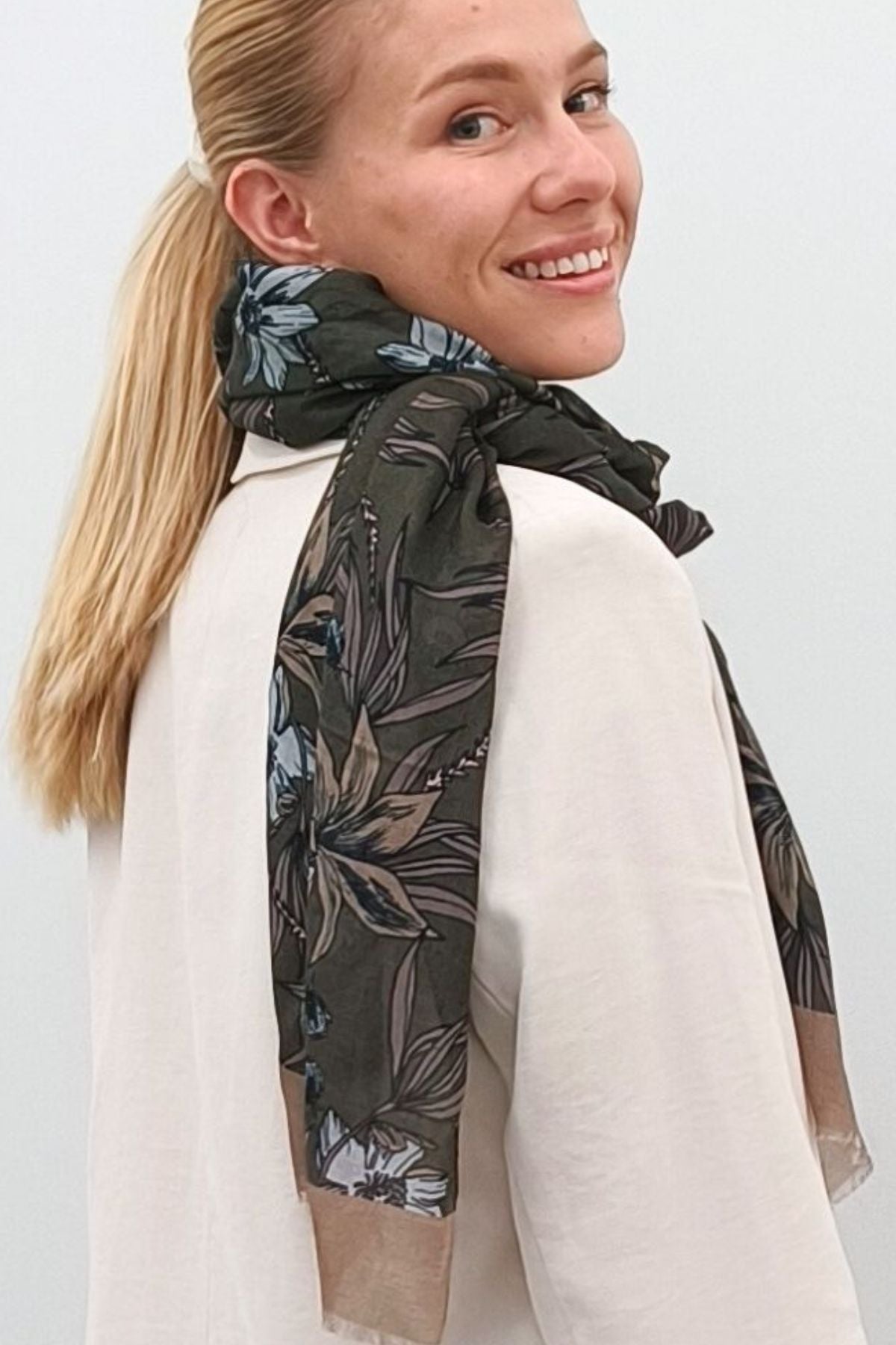 AW24 Lilies -lyocellhuivi - Lasessor La