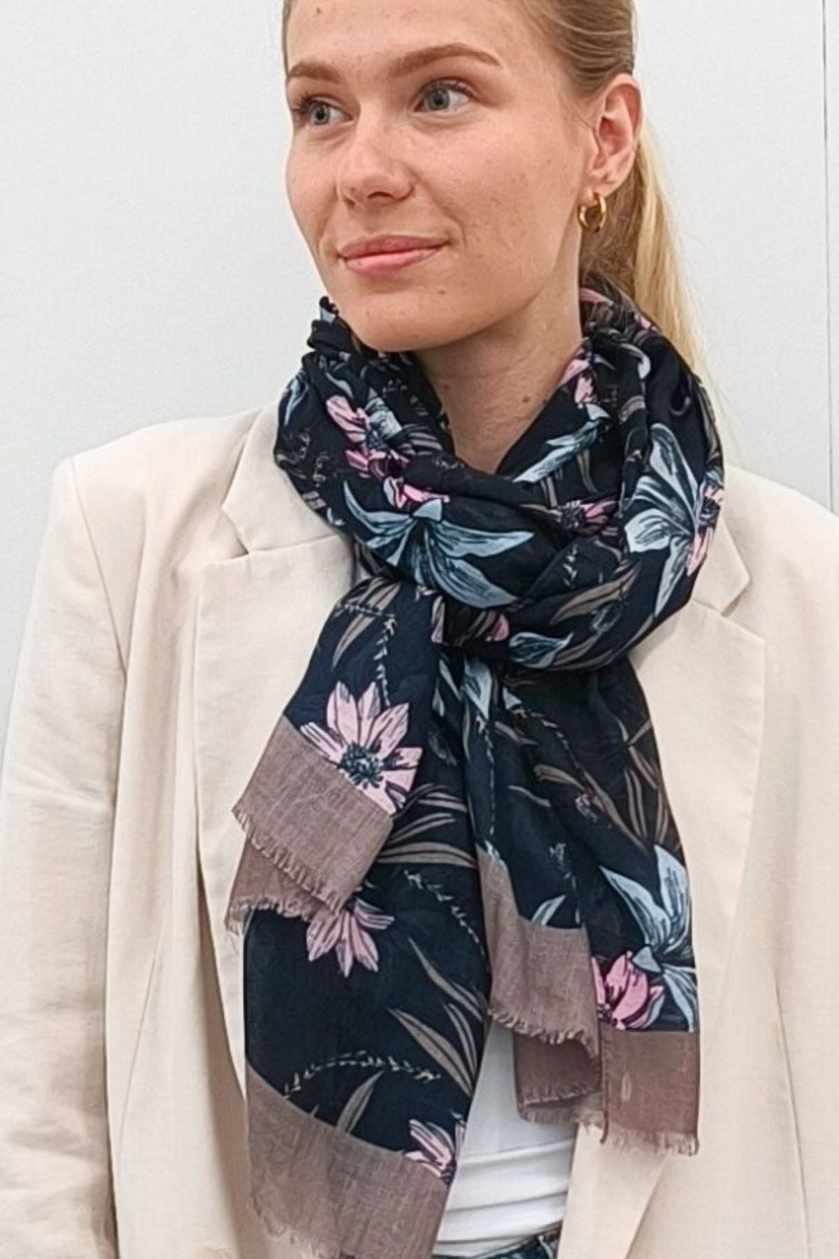AW24 Lilies -lyocellhuivi - Lasessor La