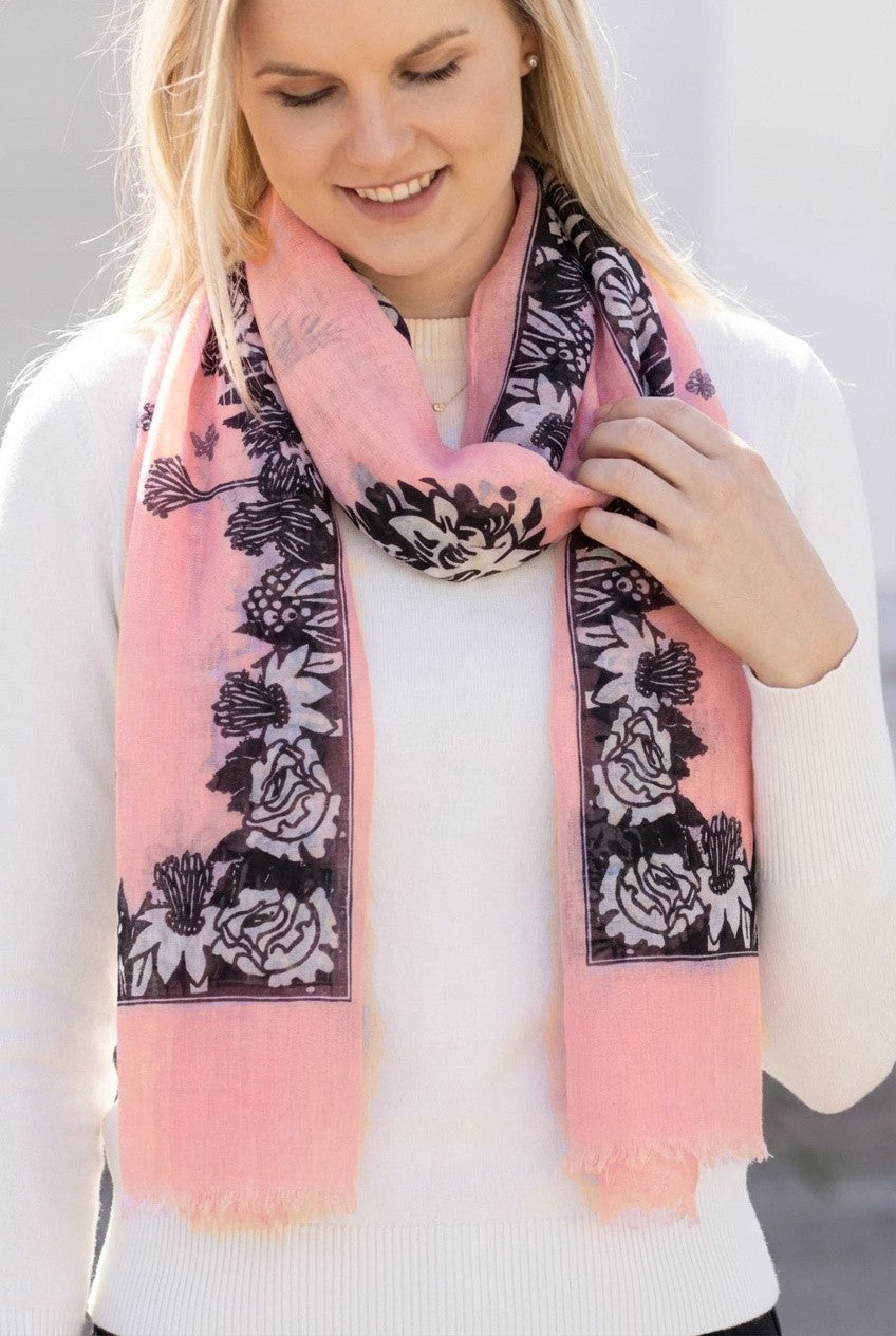 roosa Muumi huivi kaulassa, pehmeä ja hengittävä materiaali