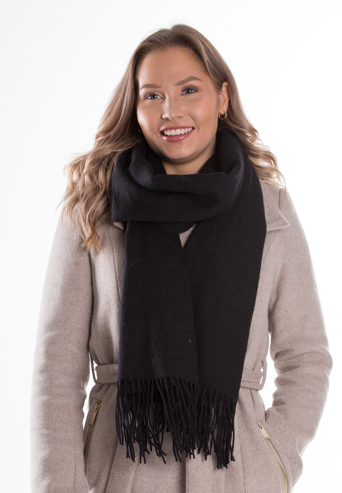 kuura villakaulahuivi hapsut lasessor kotimainen kaulassa naisella asuste