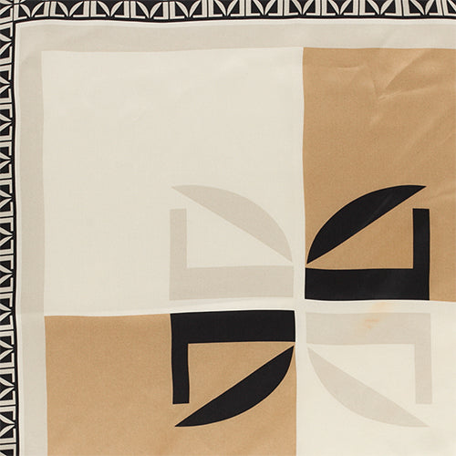 la adria silkkihuivi silk scarf pikkusilkki kotimainen lasessor lähikuva kuosi pattern beige